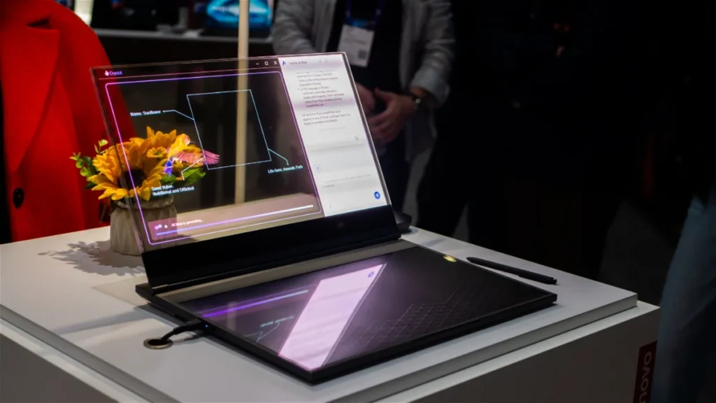 Lenovo deslumbra en el MWC 2024 con su portátil transparente